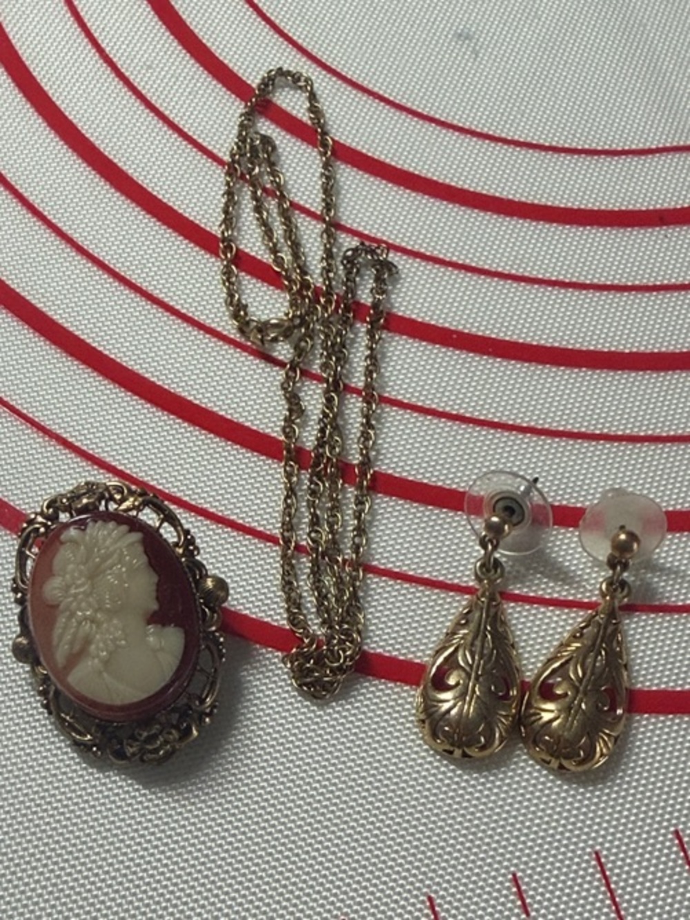Victorian Style Gold Cameo Brooch/Pendant Necklace and Matching Earrings 3-piece